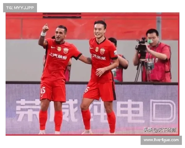 上海海港4比1战胜河南登顶中超积分榜 维塔尔梅开二度助攻主导胜利