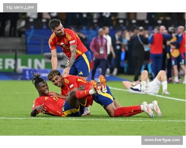 “西班牙人三连胜升至第五，洛佩斯红牌险胜暴露防守隐患”